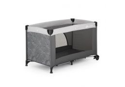 PETITE&MARS Cestovná postieľka Nyja urban jungle charcoal 2026
